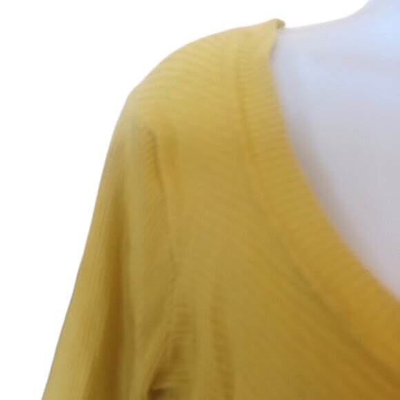 LE CHATEAU Yellow - Green (Chartreuse) Light Weight Sweater or Top Size Medium - Picture 3 of 6